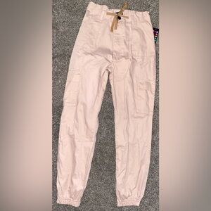 Peach/ tan pants 
Fits like a small